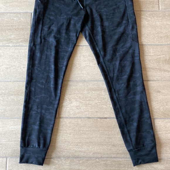 Alphalete Premium V2 Black Camo Jogger Size: S - Picture 6 of 9